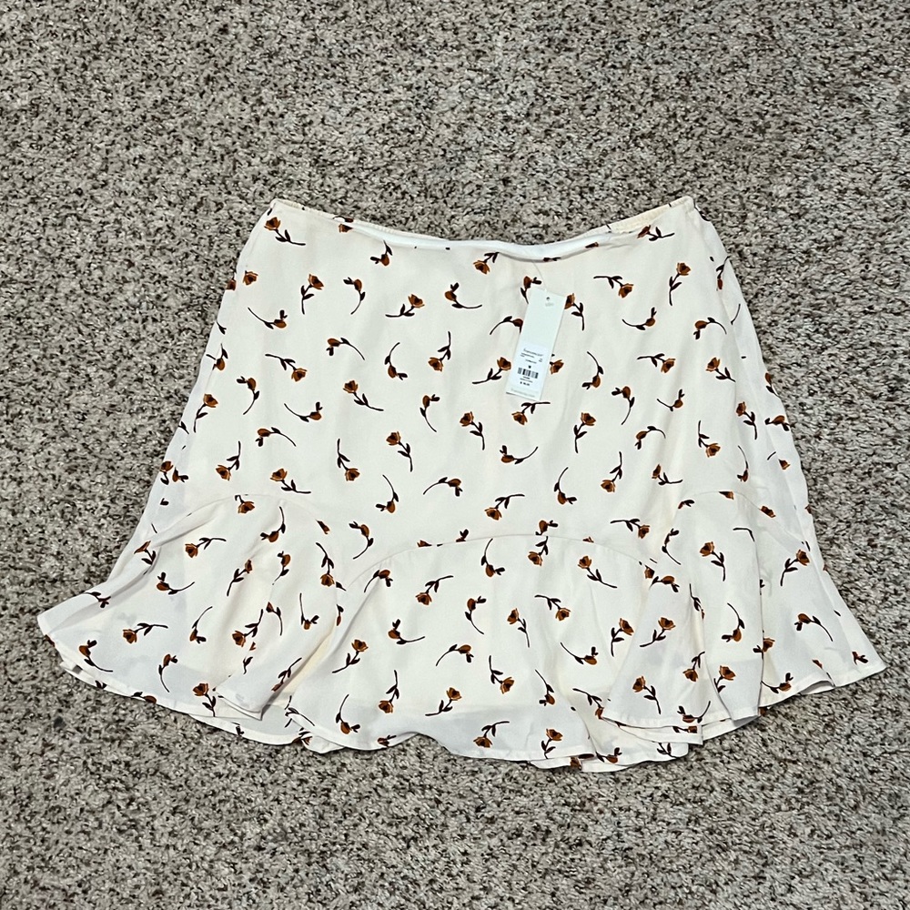 NEW Francesca’s Floral Skirt - Picture 1 of 2